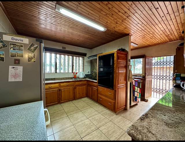 4 BEDROOM HOUSE FOR SALE IN MEER EN SEE